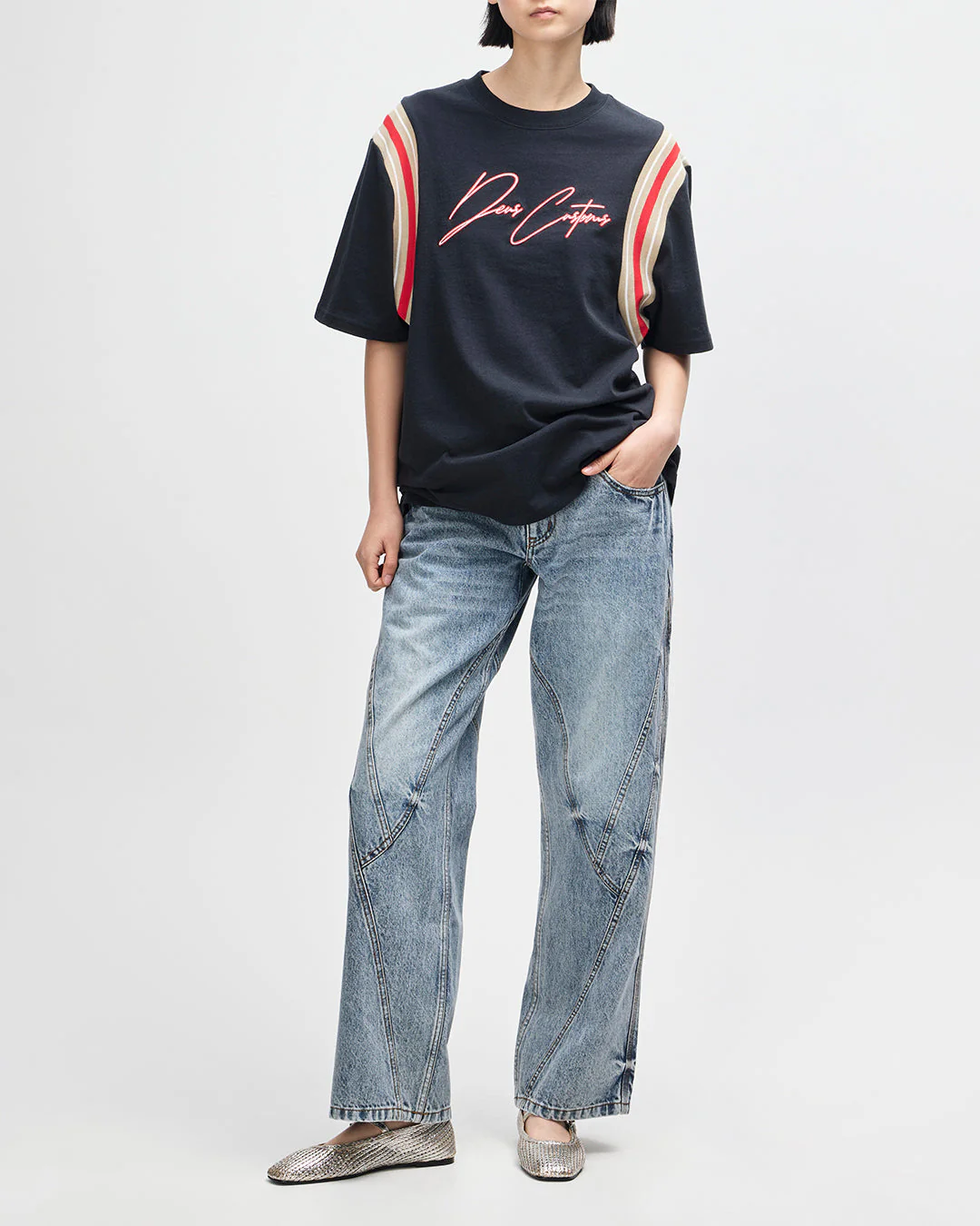 Debute Tee - Black - Image 5
